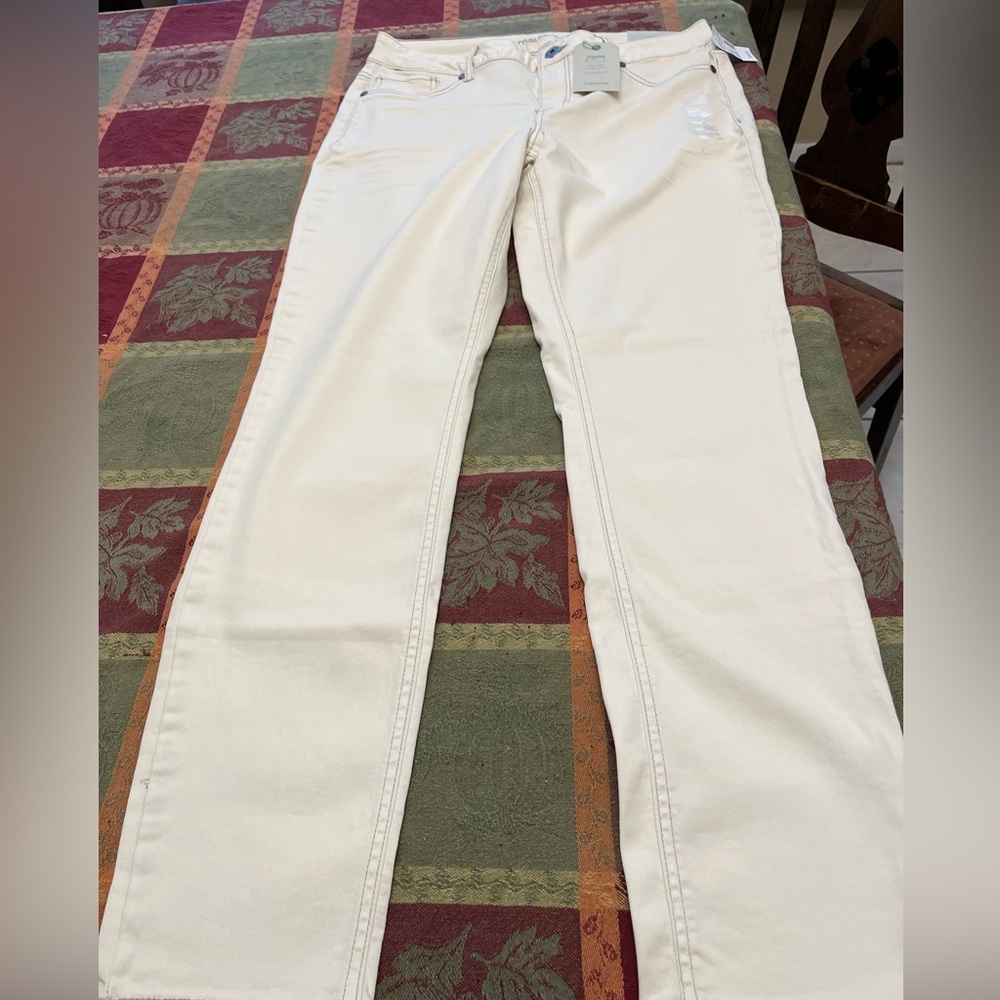 Maurices Women's Straight Leg Cream Jeans